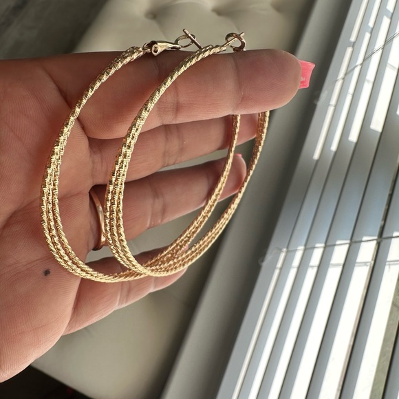 earring - Picture 3 of 4